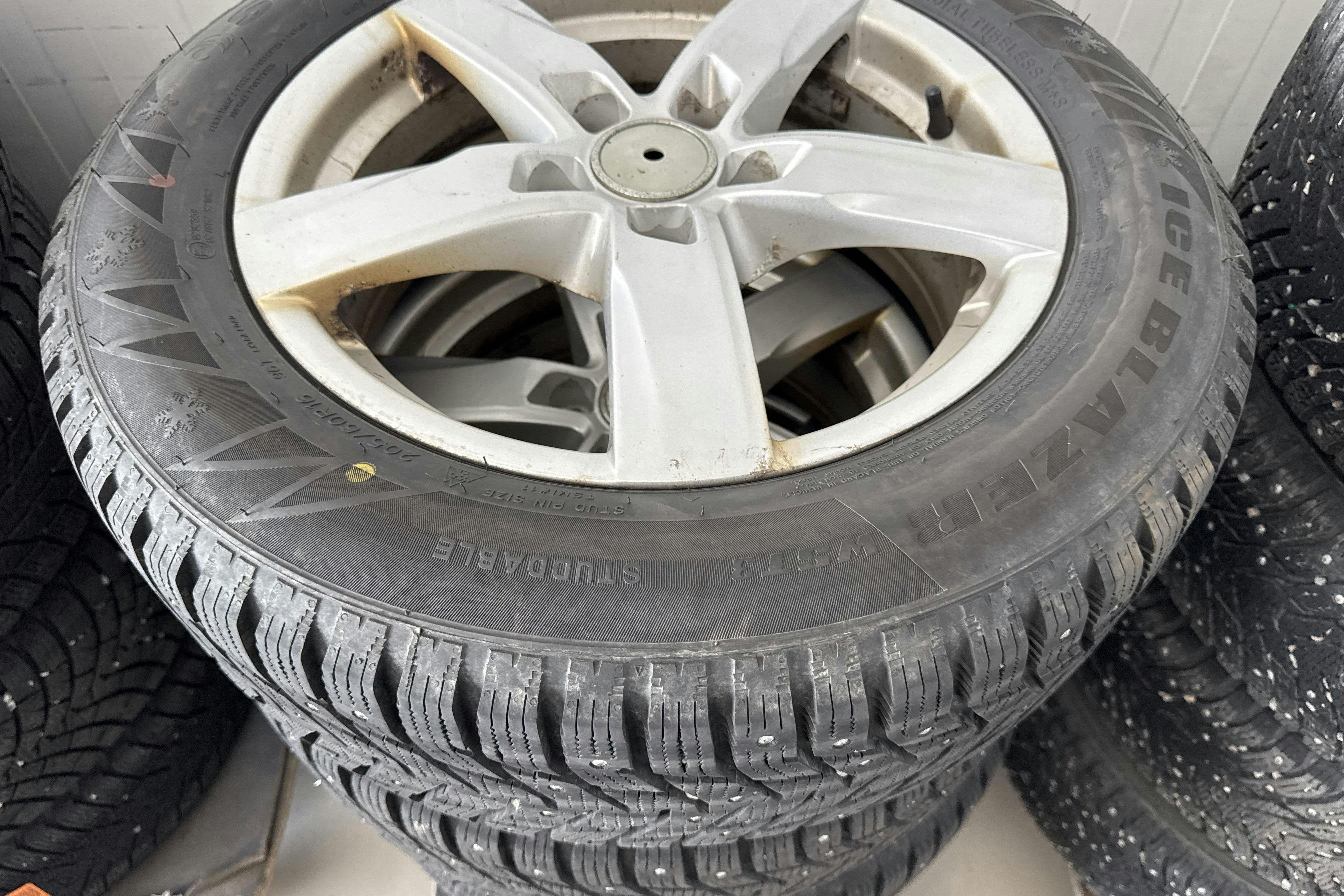 Vehicle Image 14