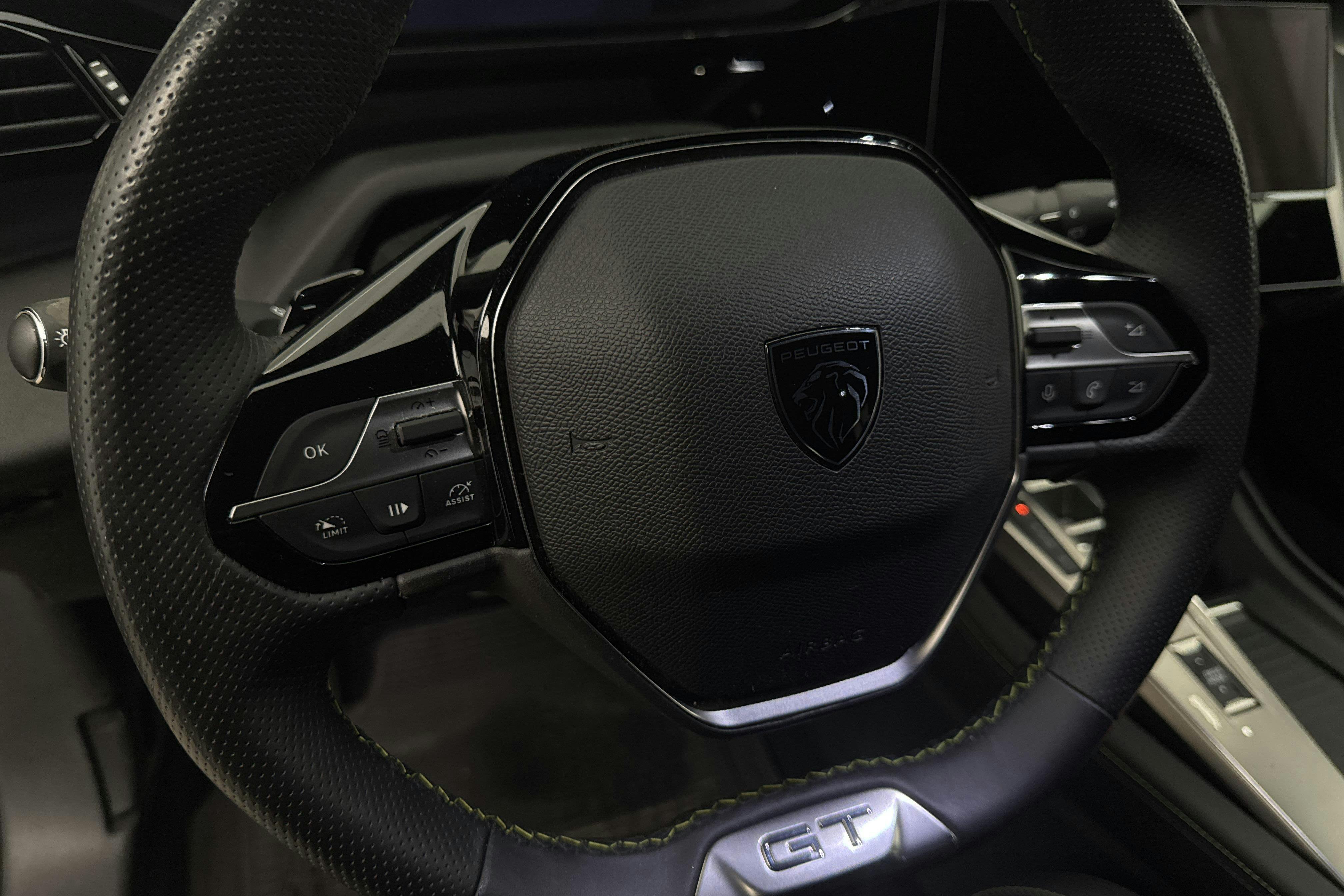 Vehicle Image 16