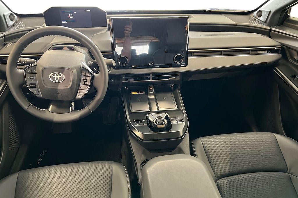 Vehicle Image 10