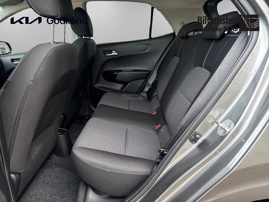 Vehicle Image 9