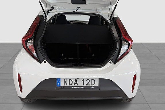 Vehicle Image 12
