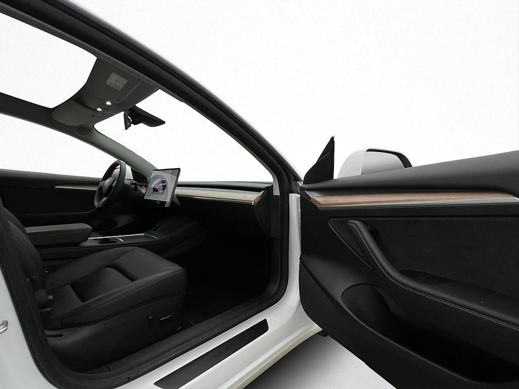 Vehicle Image 16
