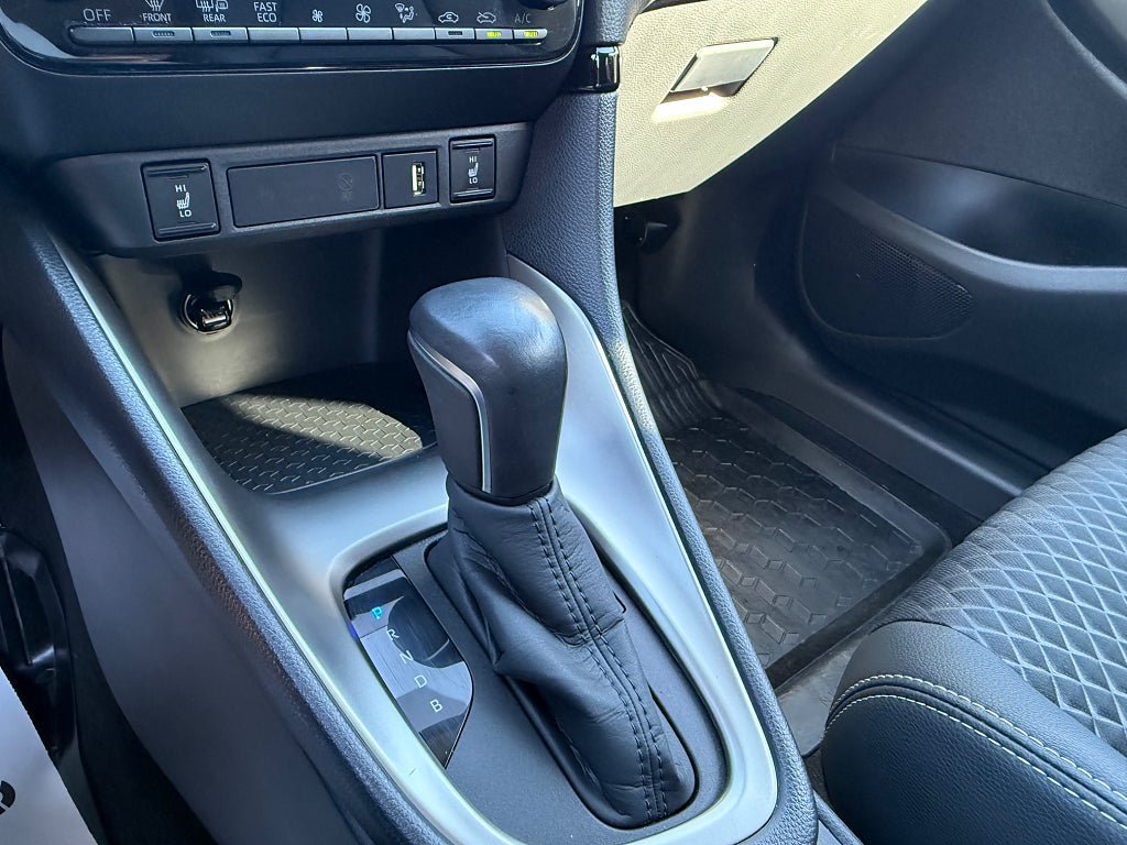 Vehicle Image 16