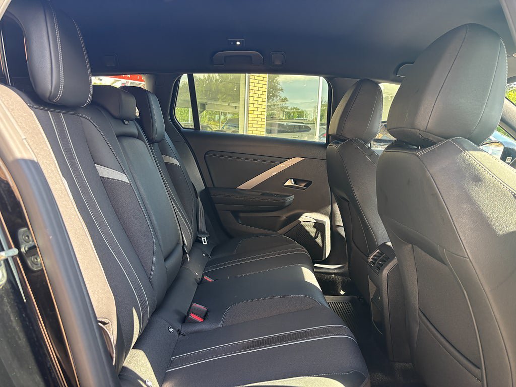 Vehicle Image 23