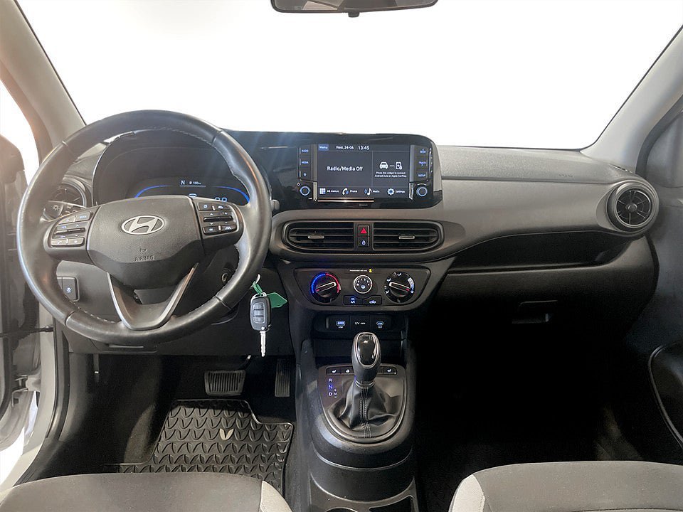 Vehicle Image 6