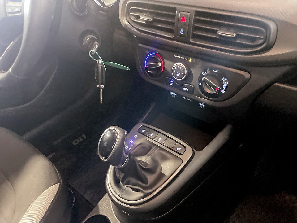 Vehicle Image 10