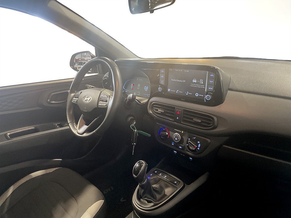 Vehicle Image 11