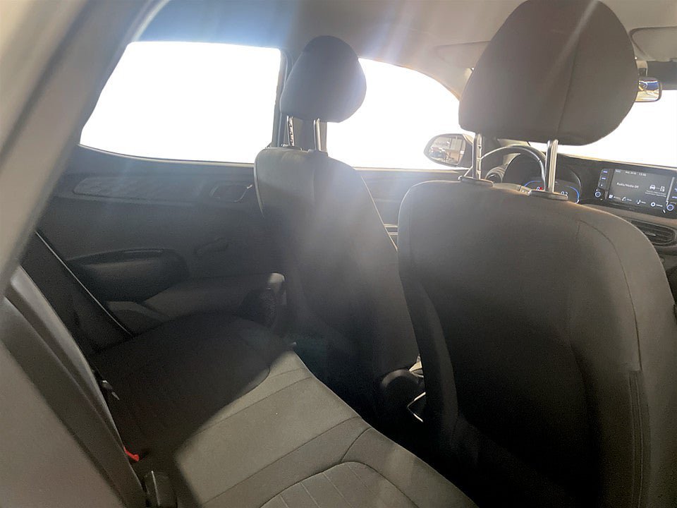 Vehicle Image 12