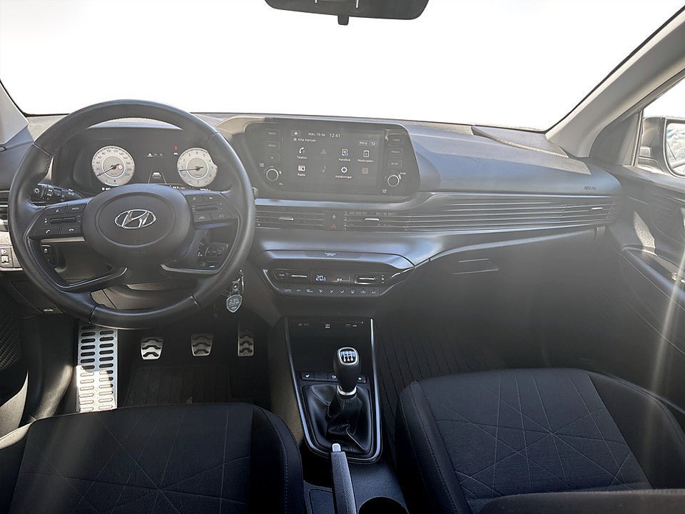 Vehicle Image 6