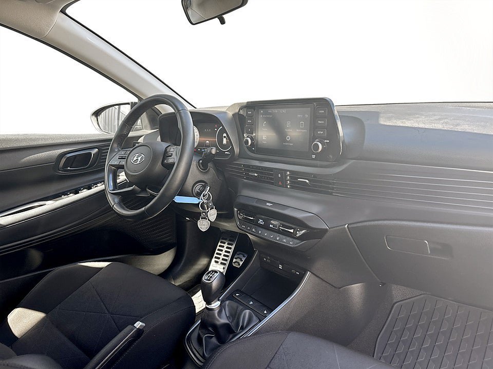 Vehicle Image 12