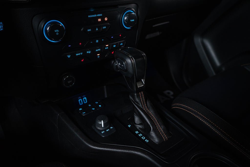 Vehicle Image 25