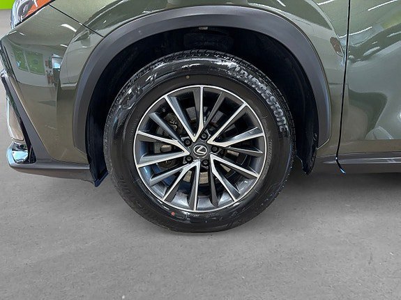 Vehicle Image 8