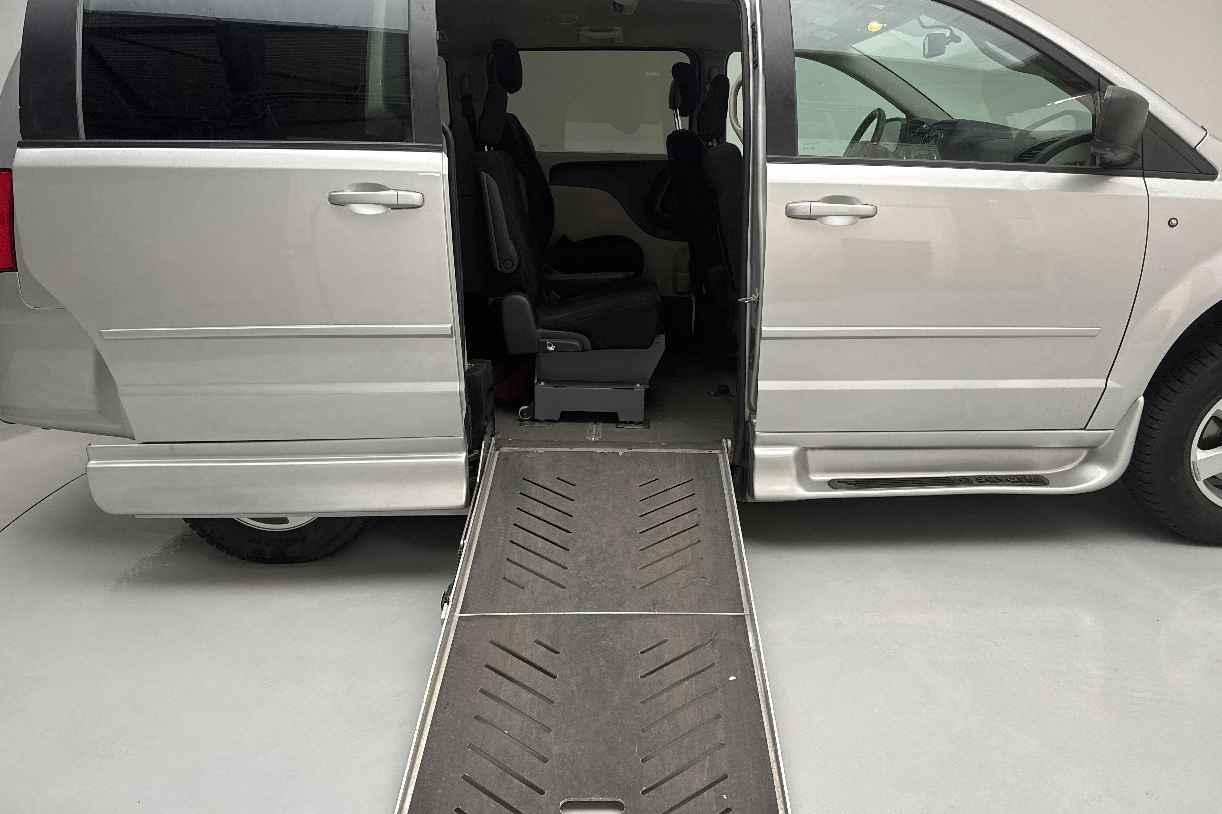 Vehicle Image 12