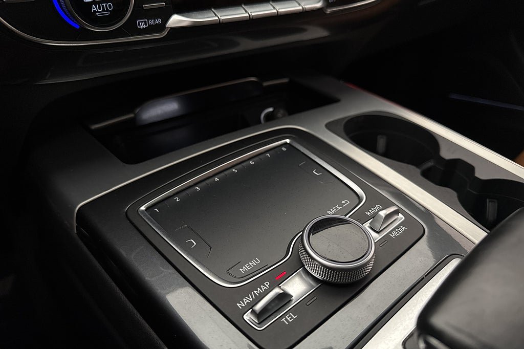 Vehicle Image 23