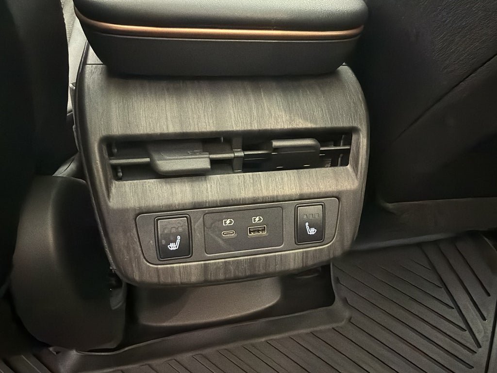 Vehicle Image 24