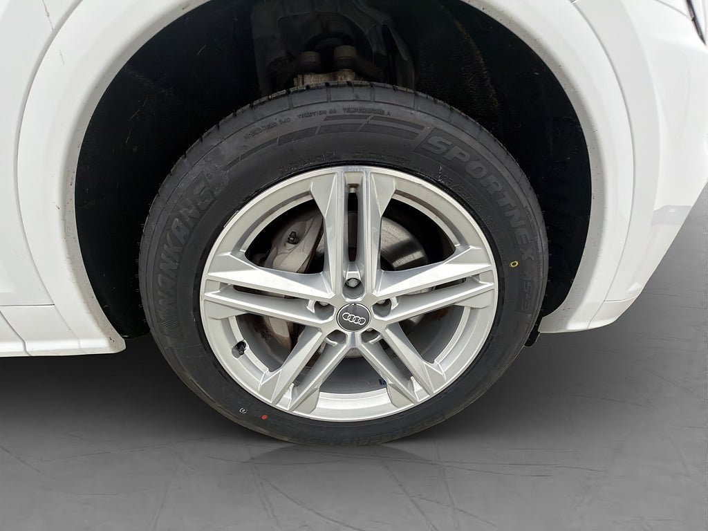 Vehicle Image 35
