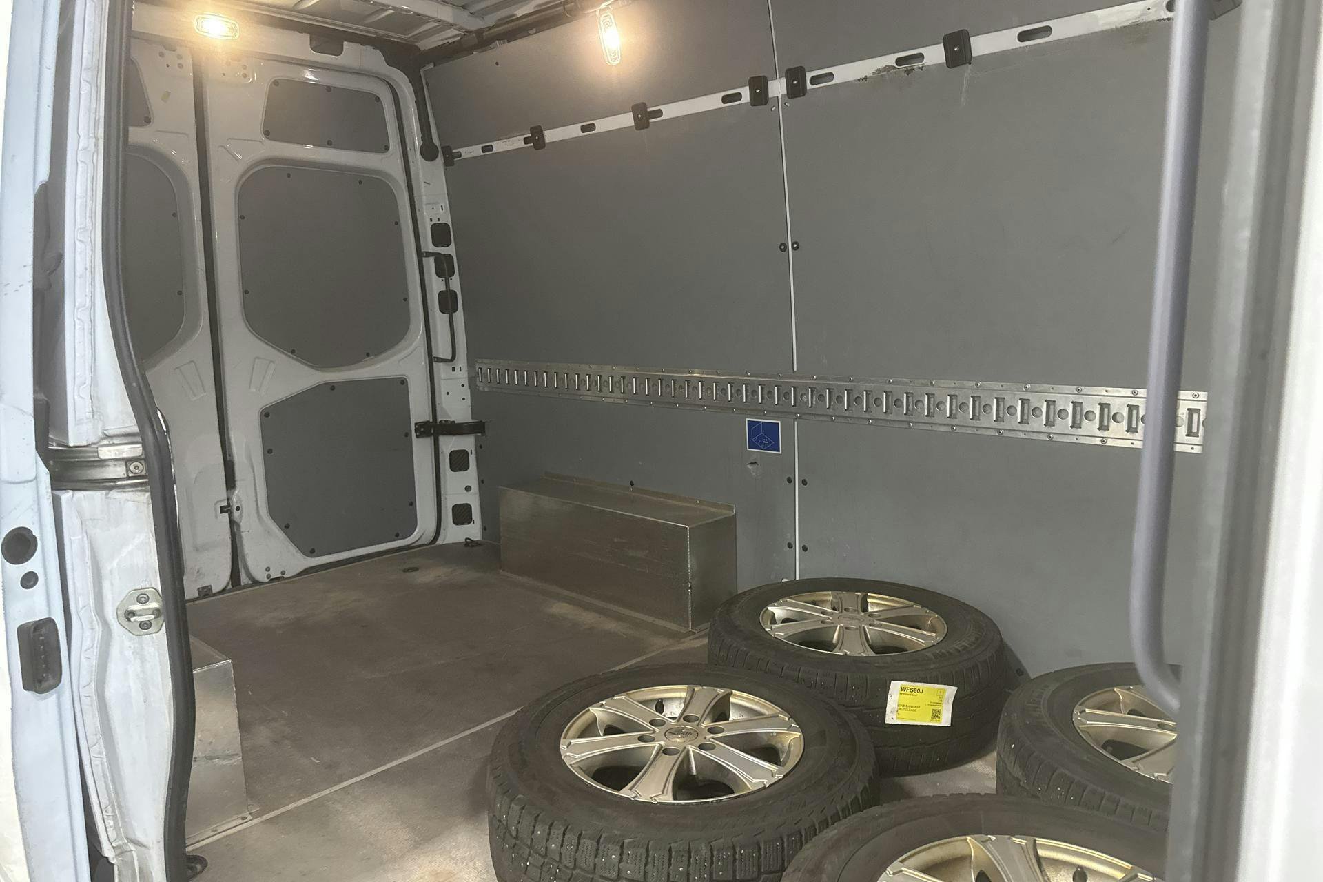 Vehicle Image 8