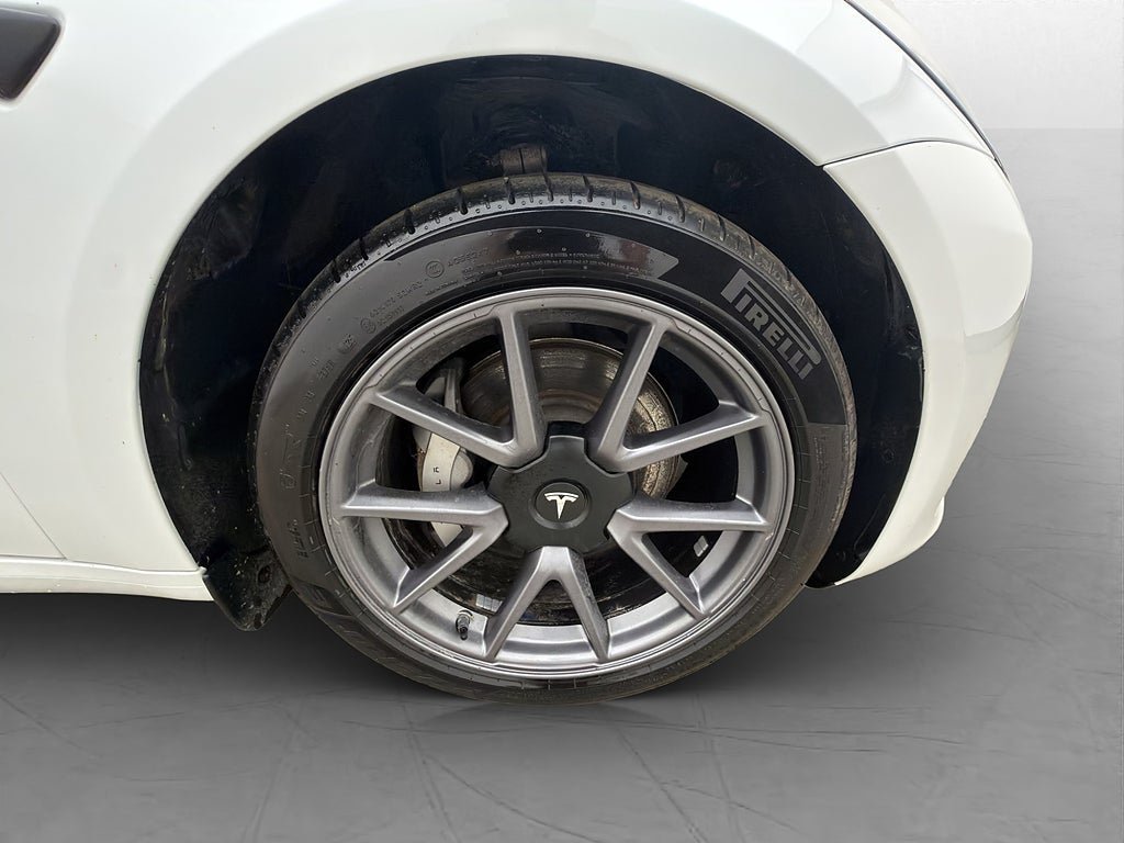 Vehicle Image 32