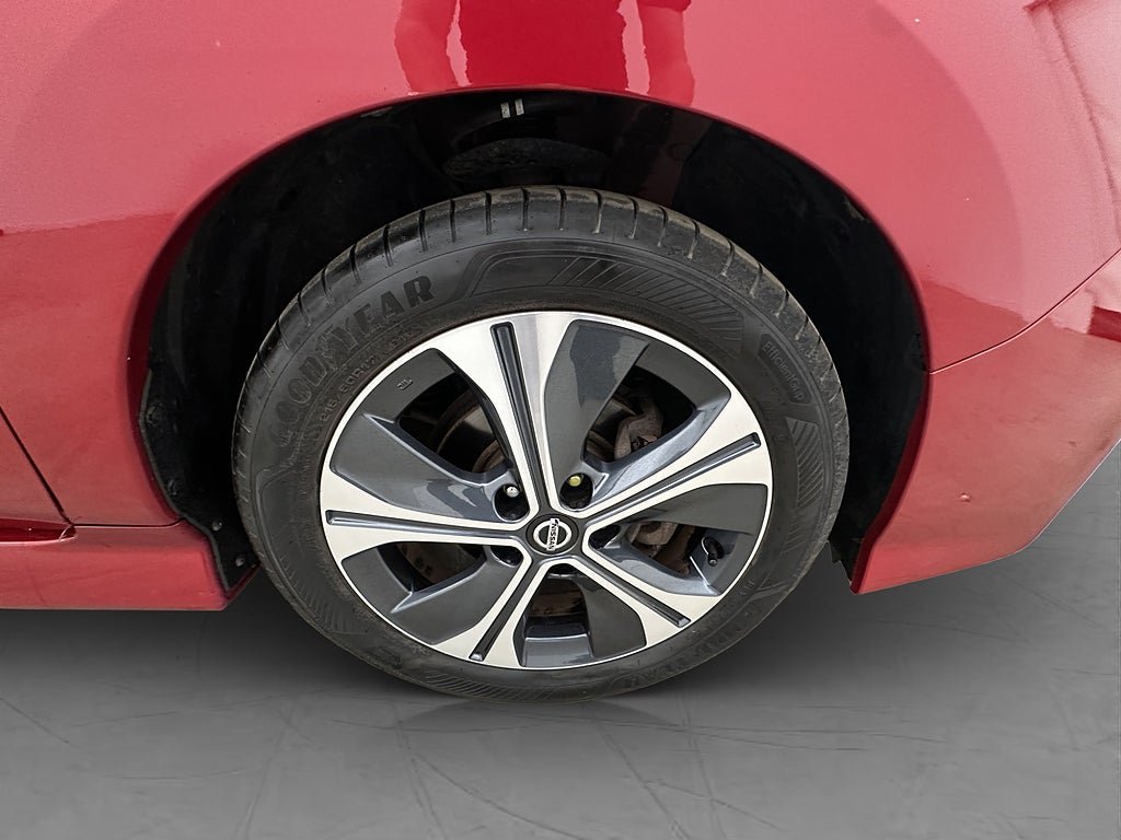 Vehicle Image 32