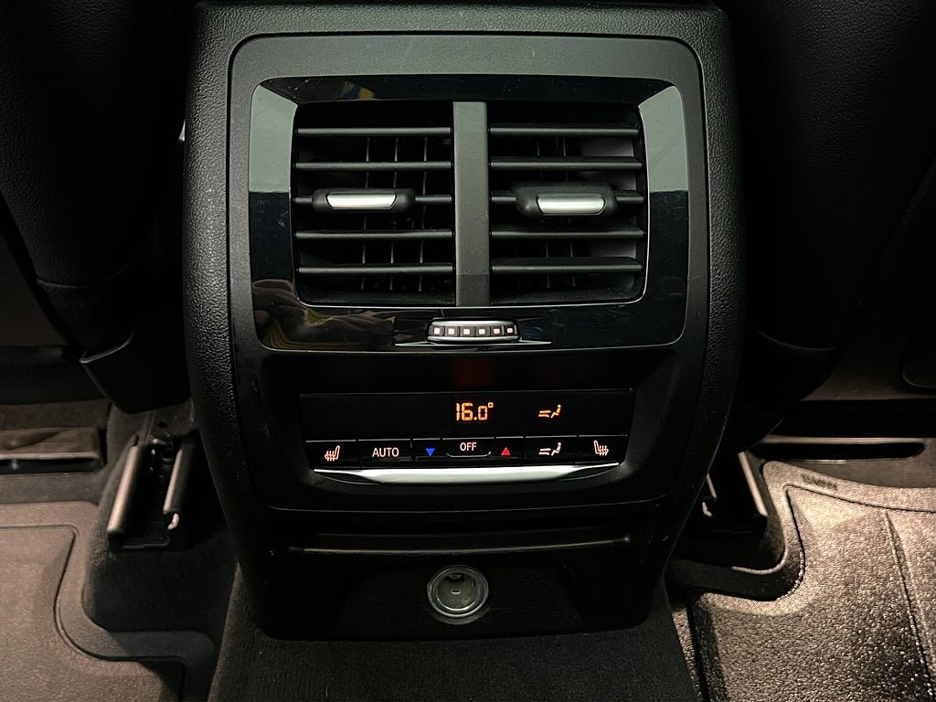 Vehicle Image 29