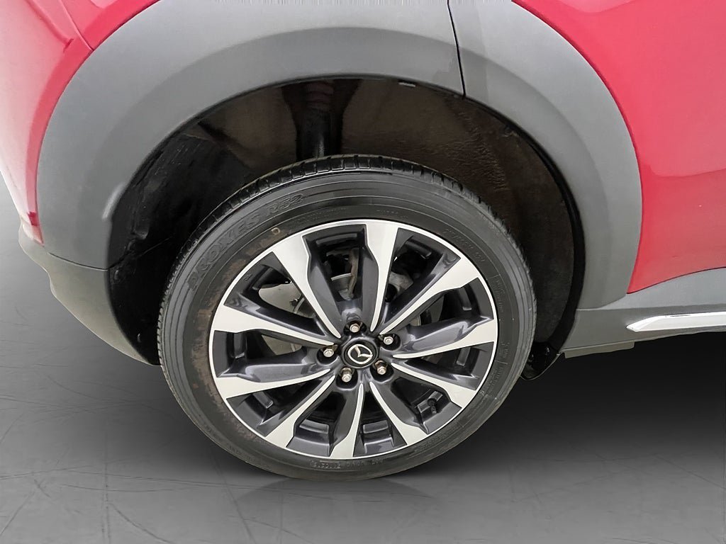 Vehicle Image 25