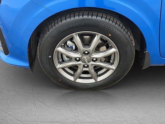 Vehicle Image 24