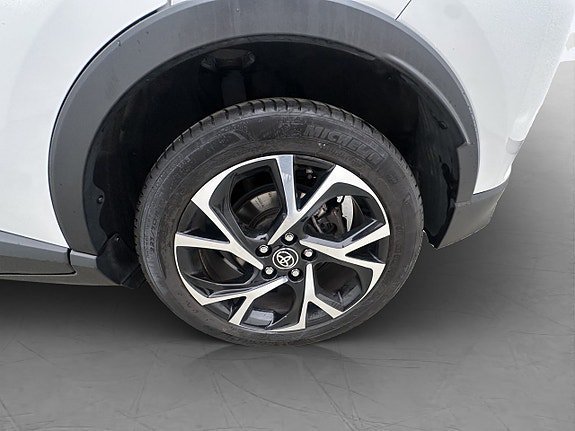 Vehicle Image 32