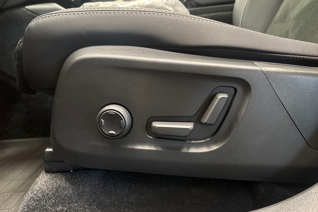 Vehicle Image 28