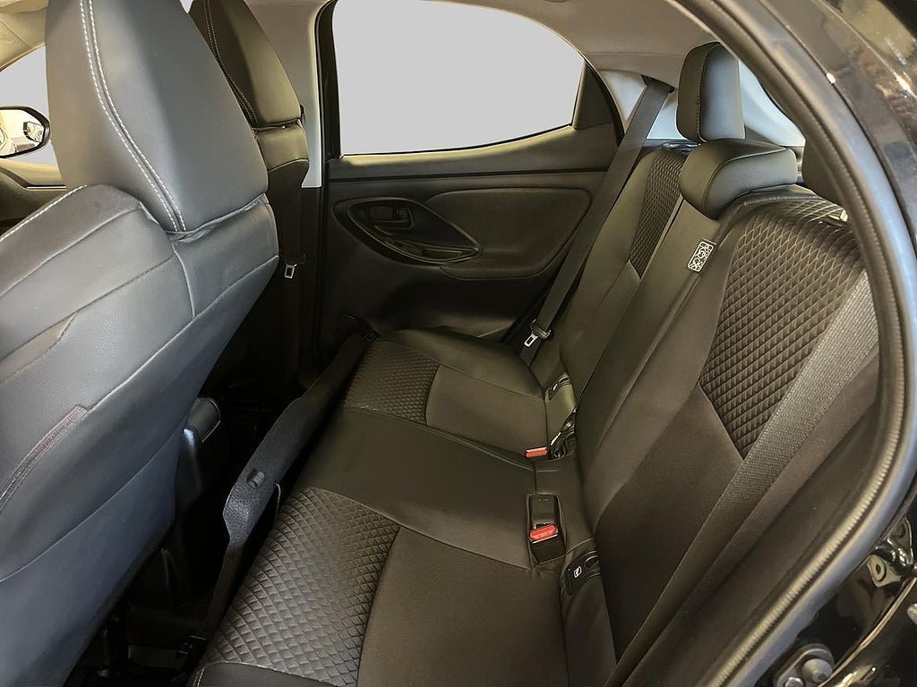 Vehicle Image 10
