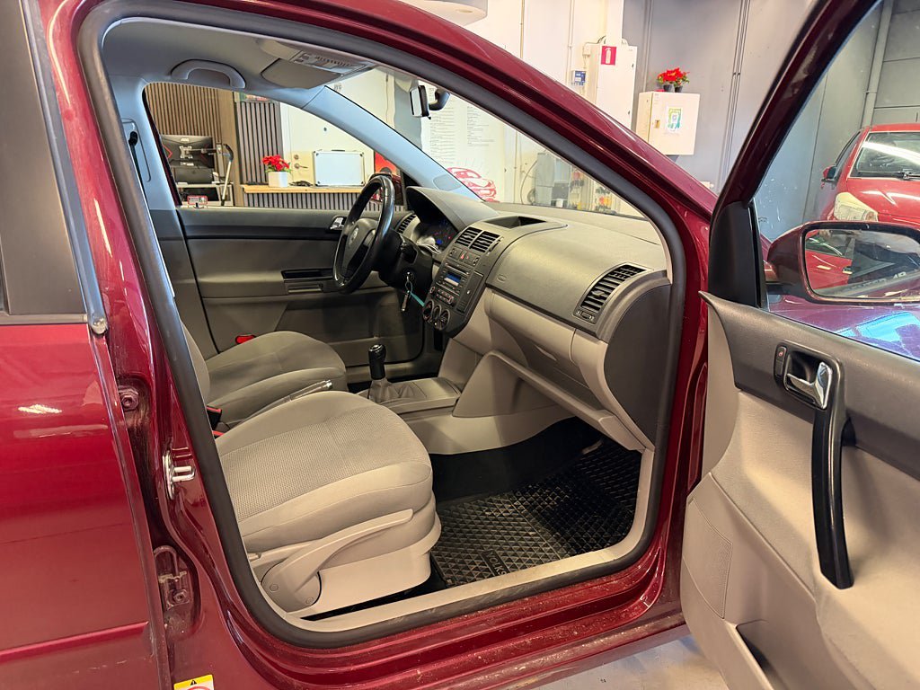 Vehicle Image 11