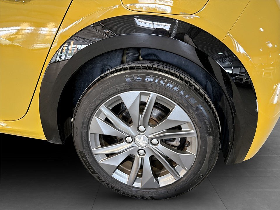 Vehicle Image 14