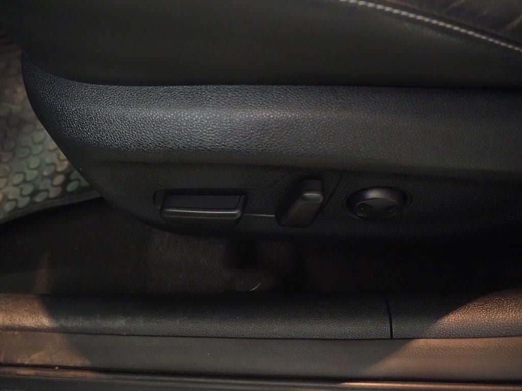 Vehicle Image 17