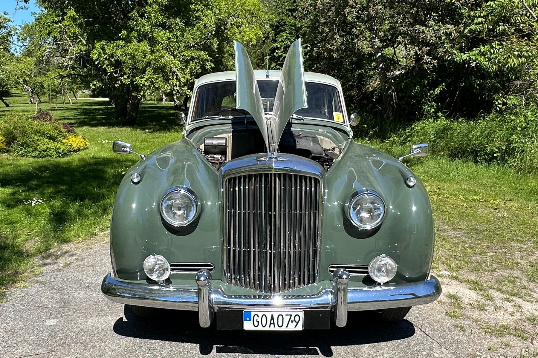 Vehicle Image 16