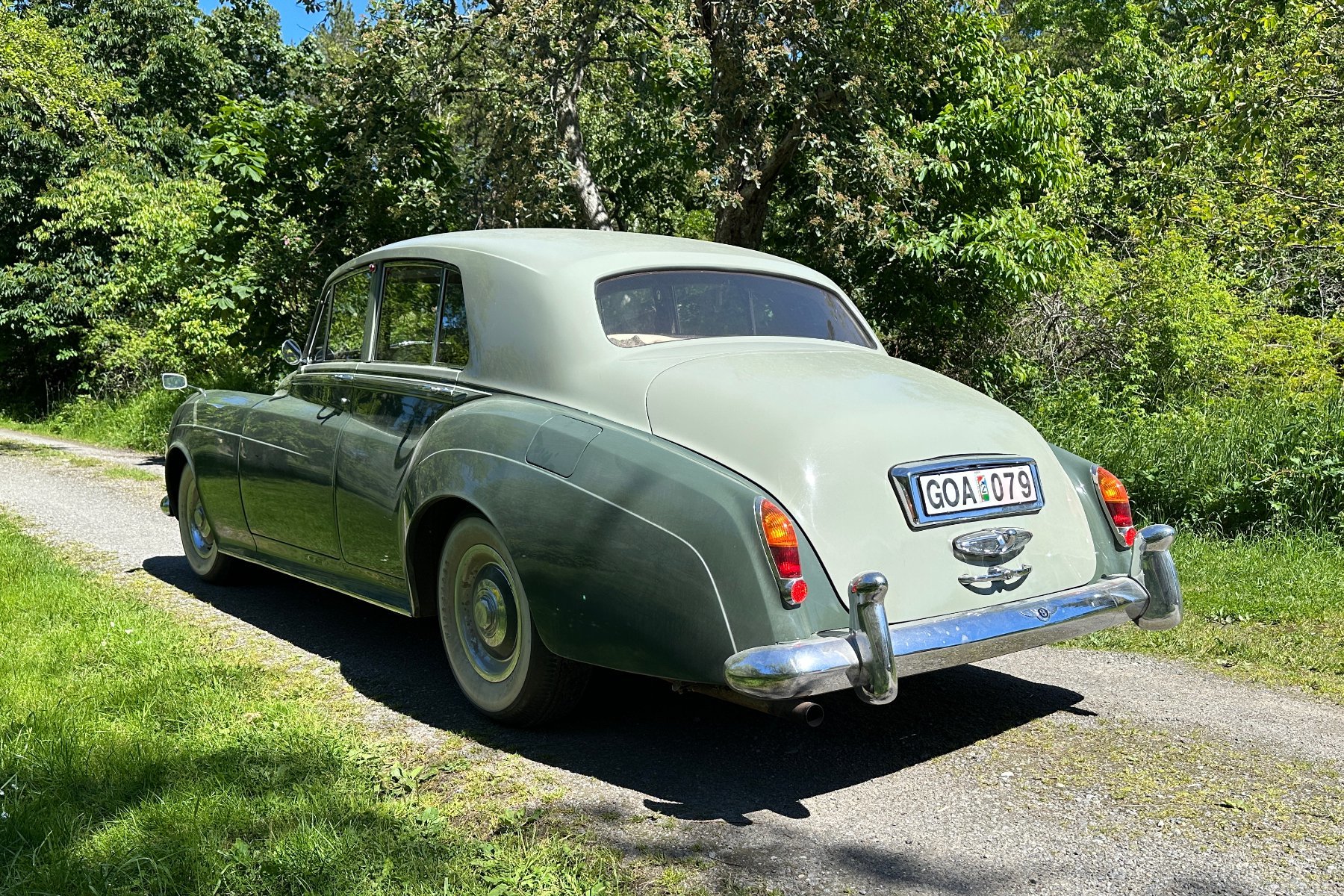 Vehicle Image 25