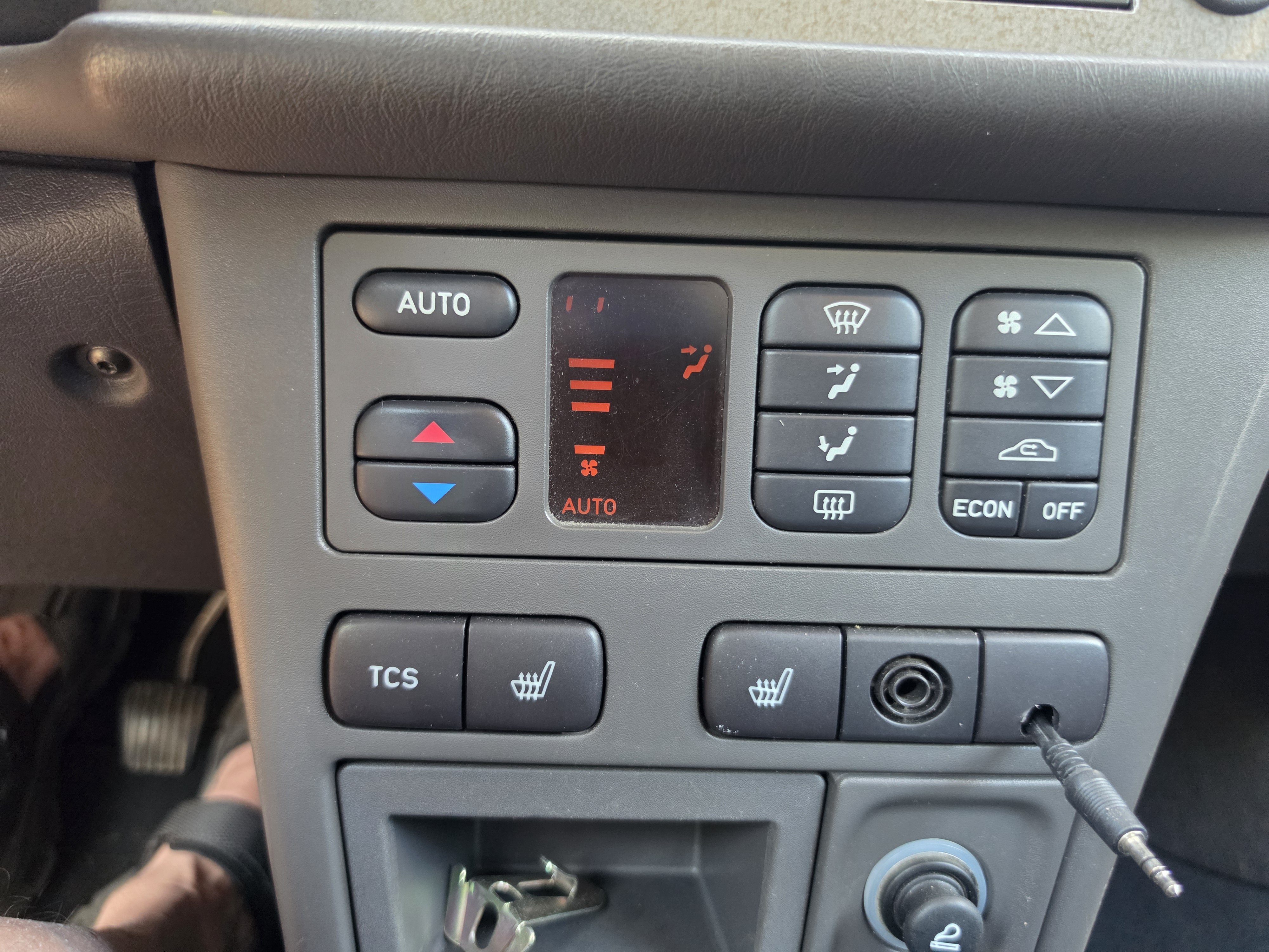 Vehicle Image 25