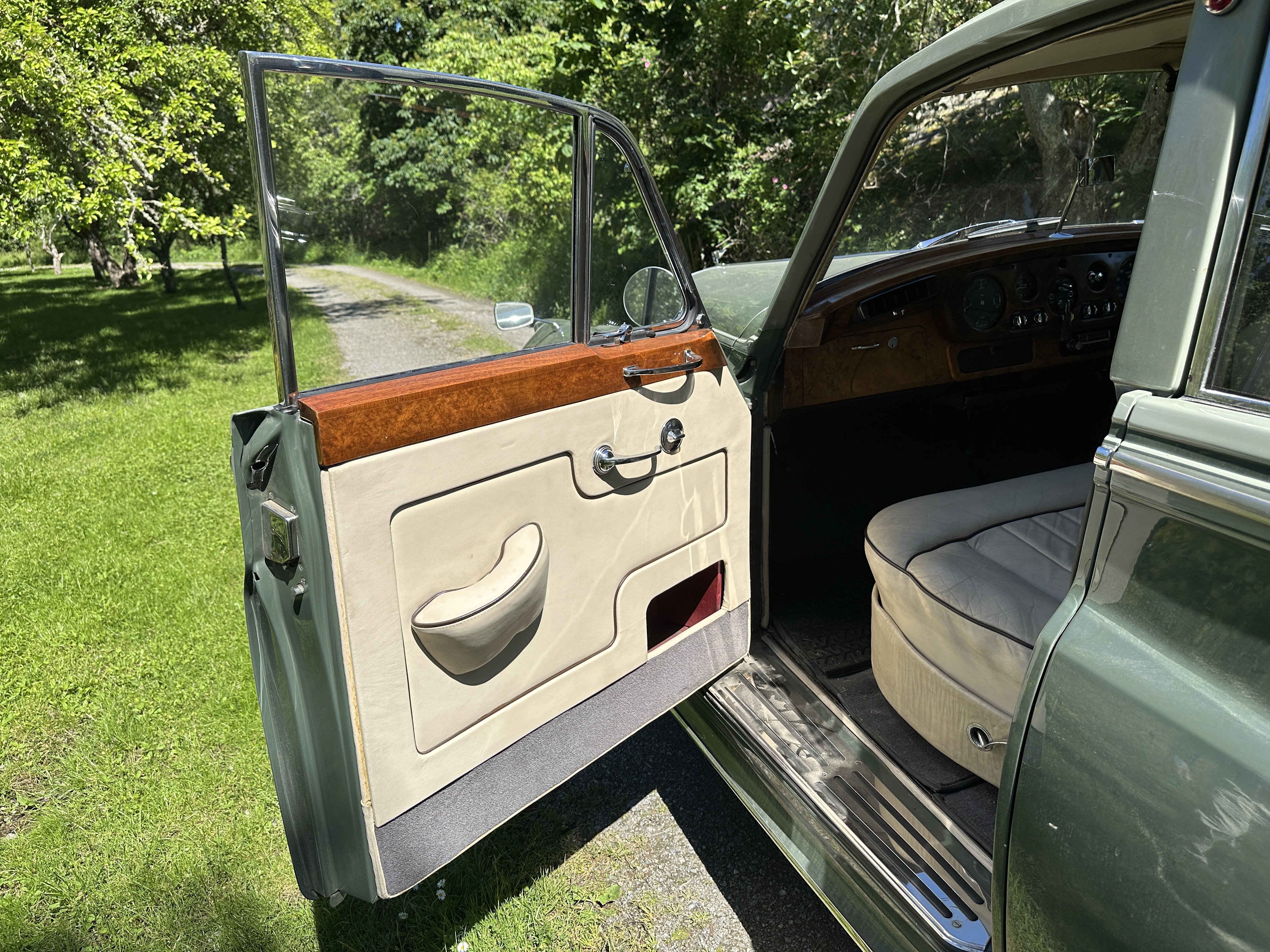 Vehicle Image 38