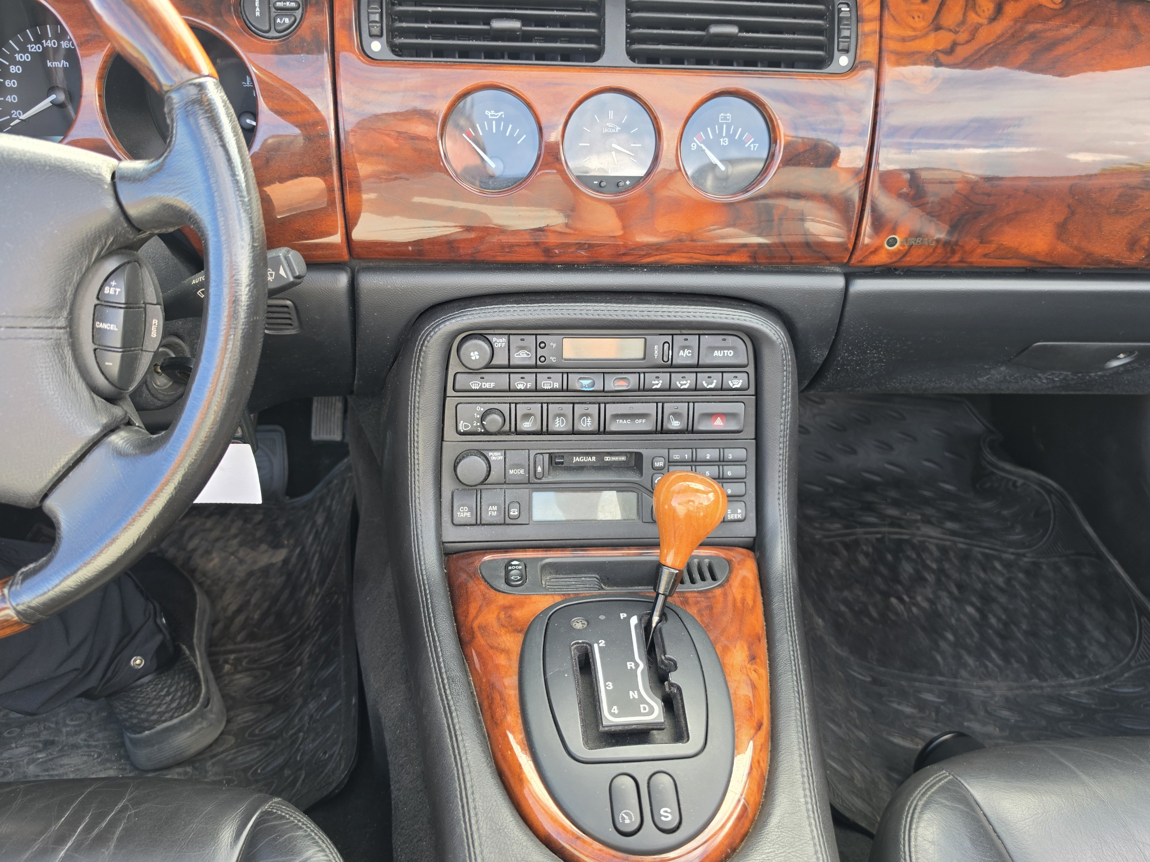 Vehicle Image 28