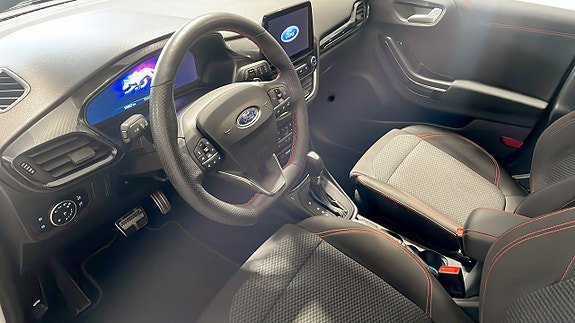 Vehicle Image 12