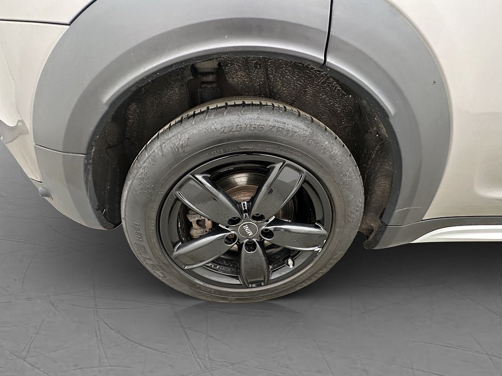 Vehicle Image 32
