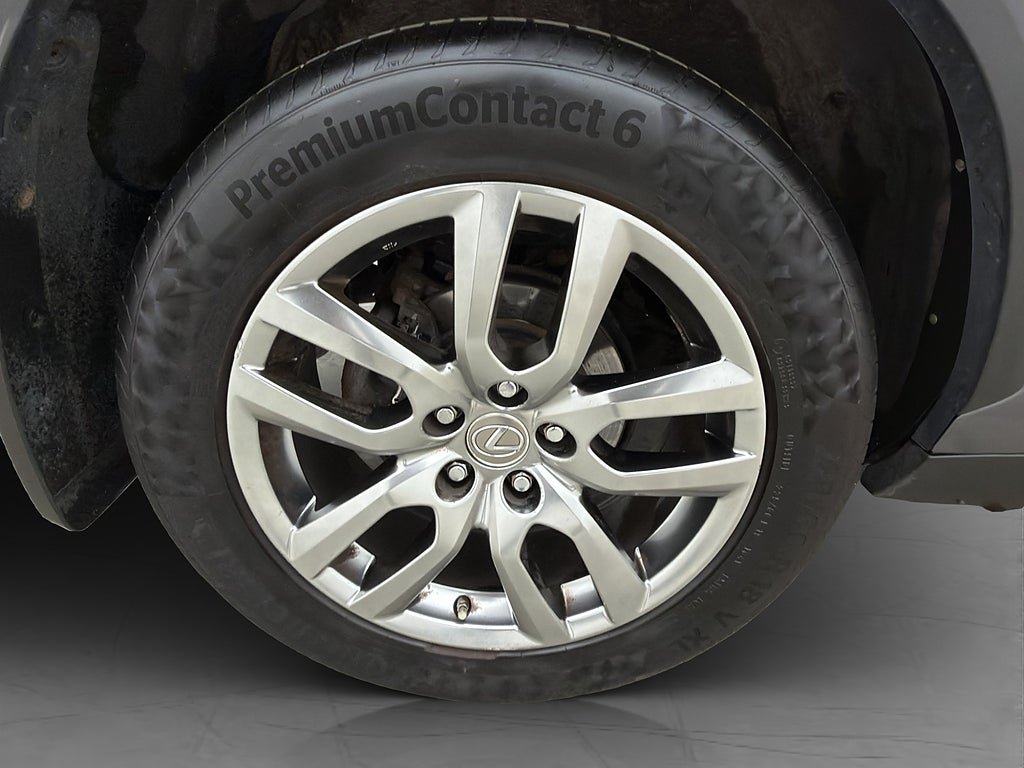 Vehicle Image 32