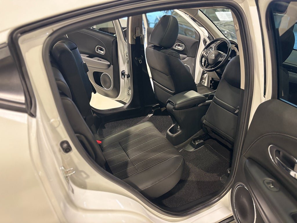 Vehicle Image 18