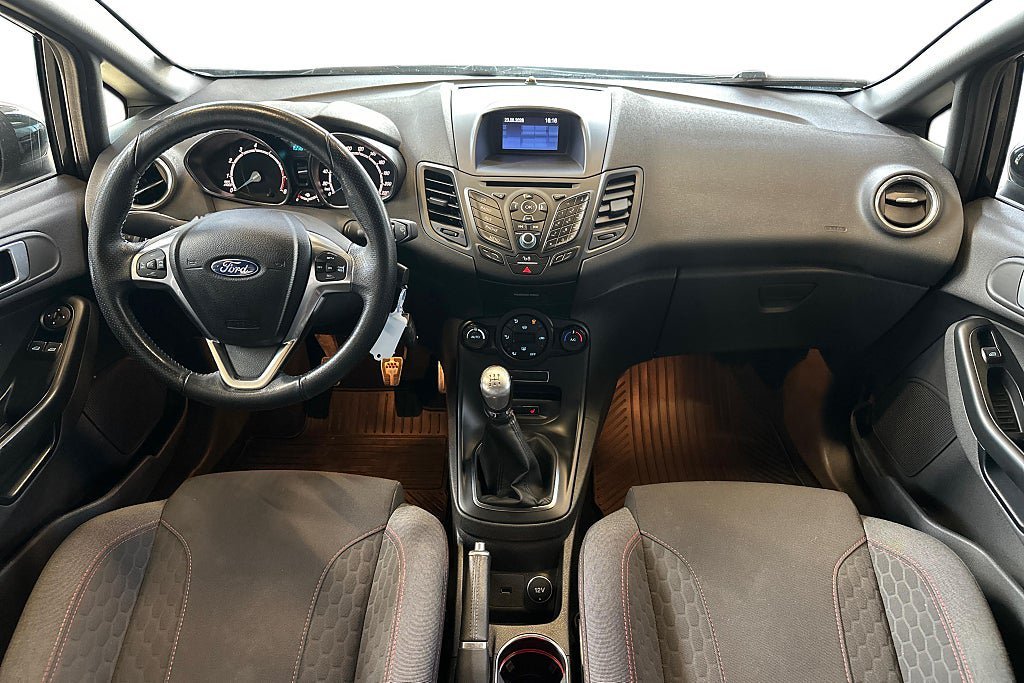 Vehicle Image 14