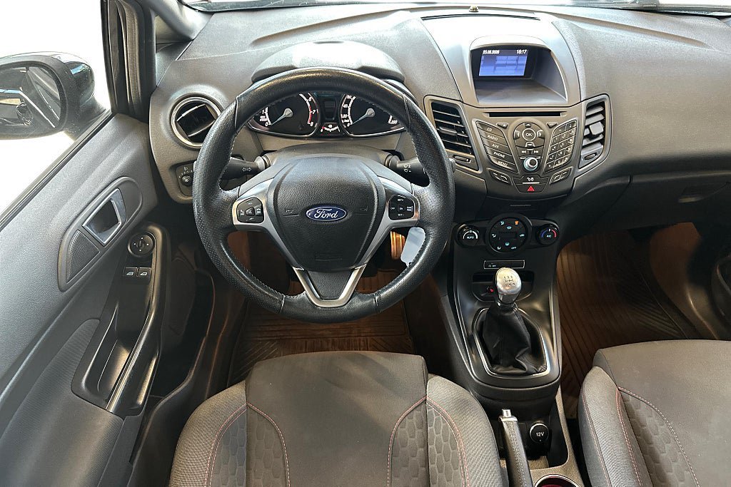 Vehicle Image 15