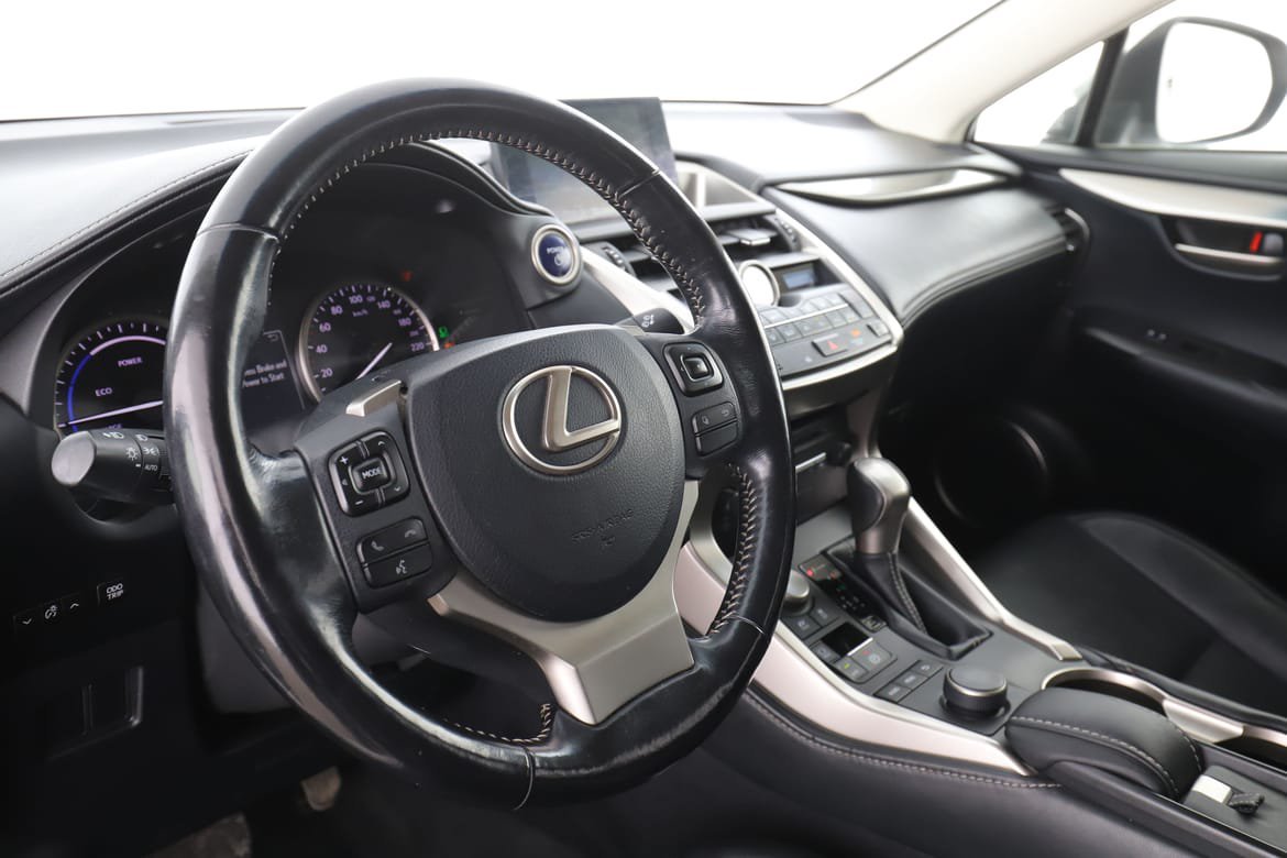 Vehicle Image 12