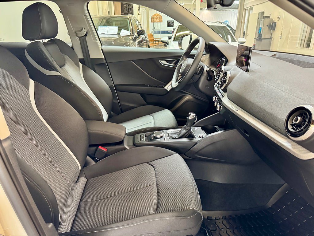 Vehicle Image 7