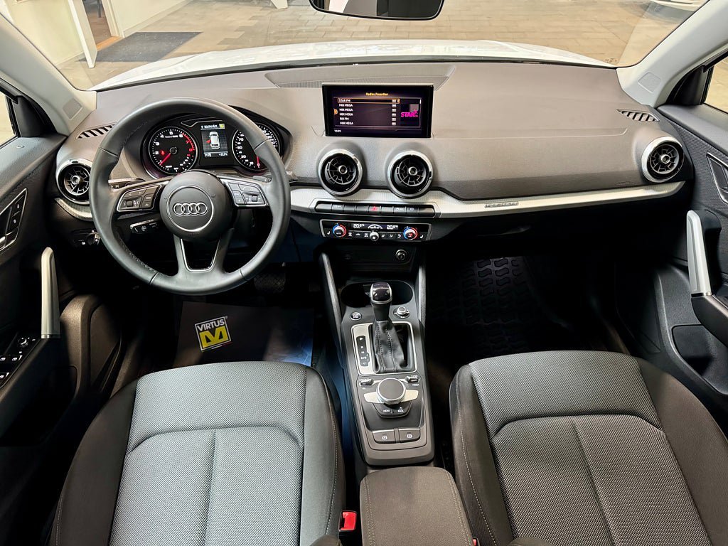Vehicle Image 9