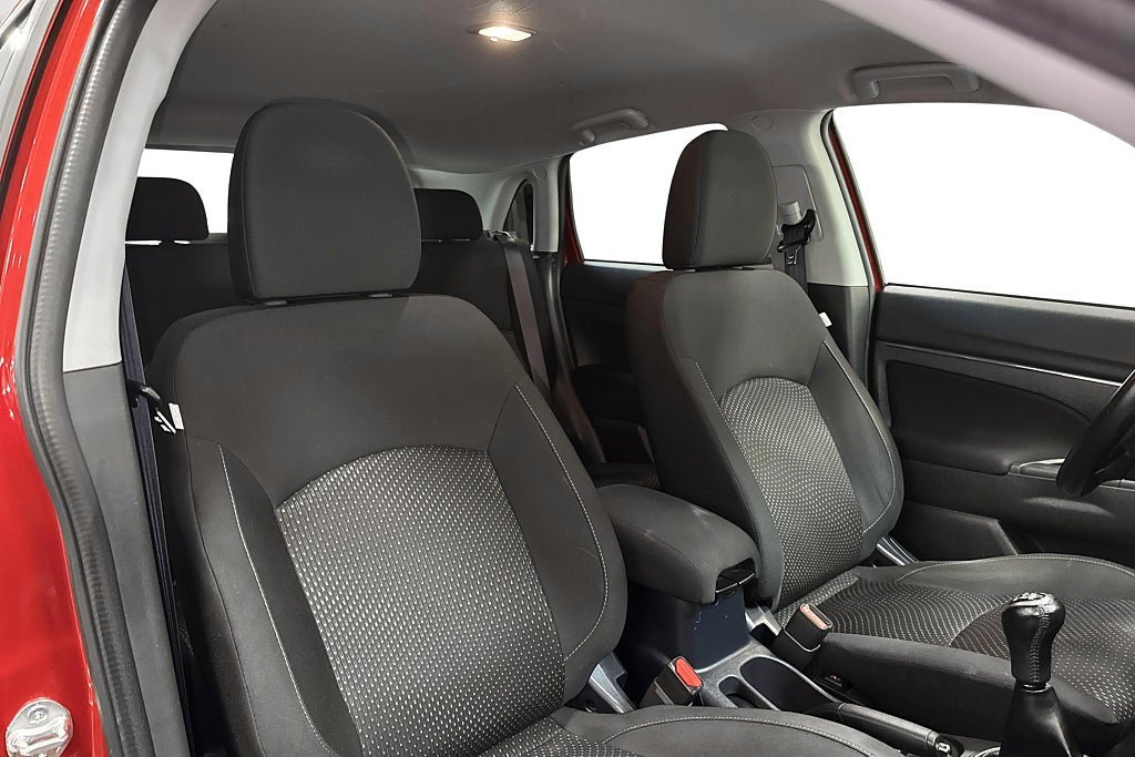 Vehicle Image 12