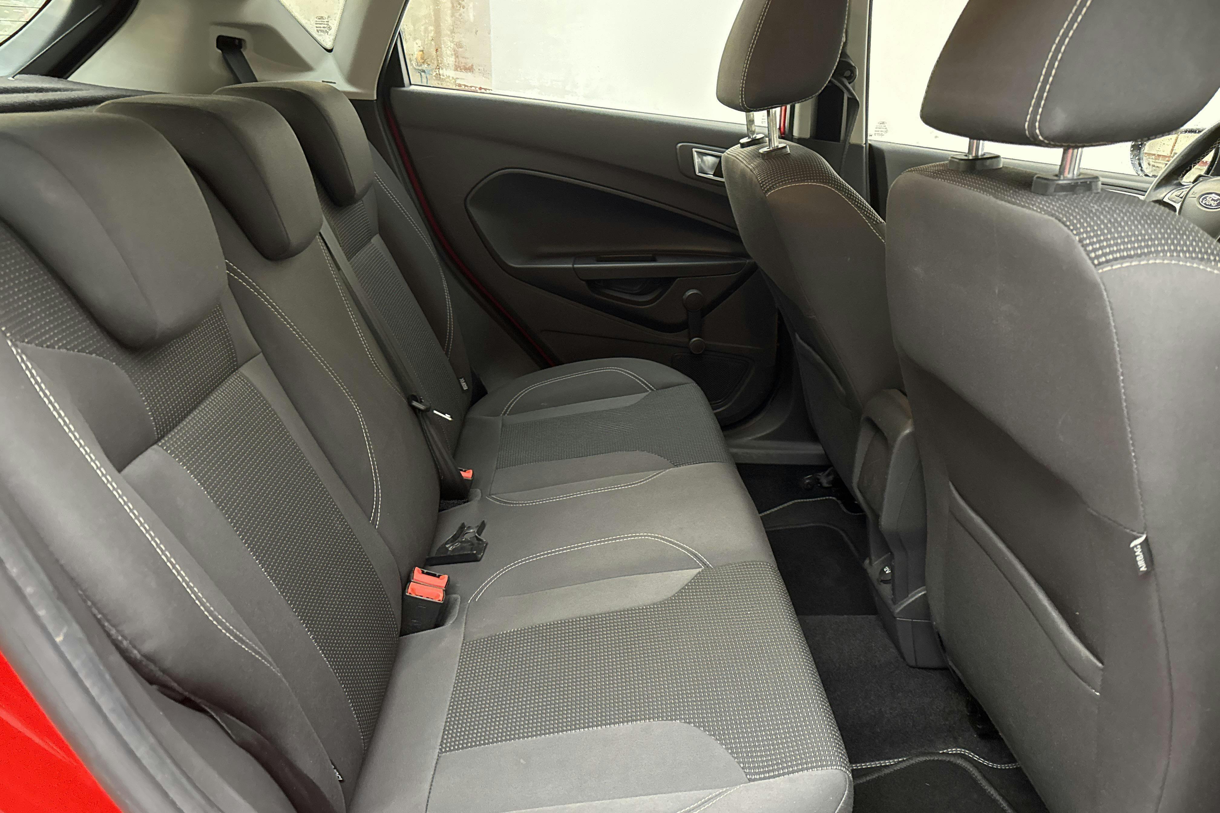 Vehicle Image 8