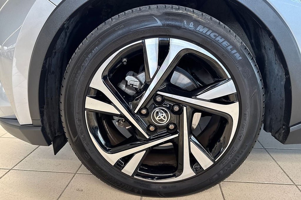 Vehicle Image 16