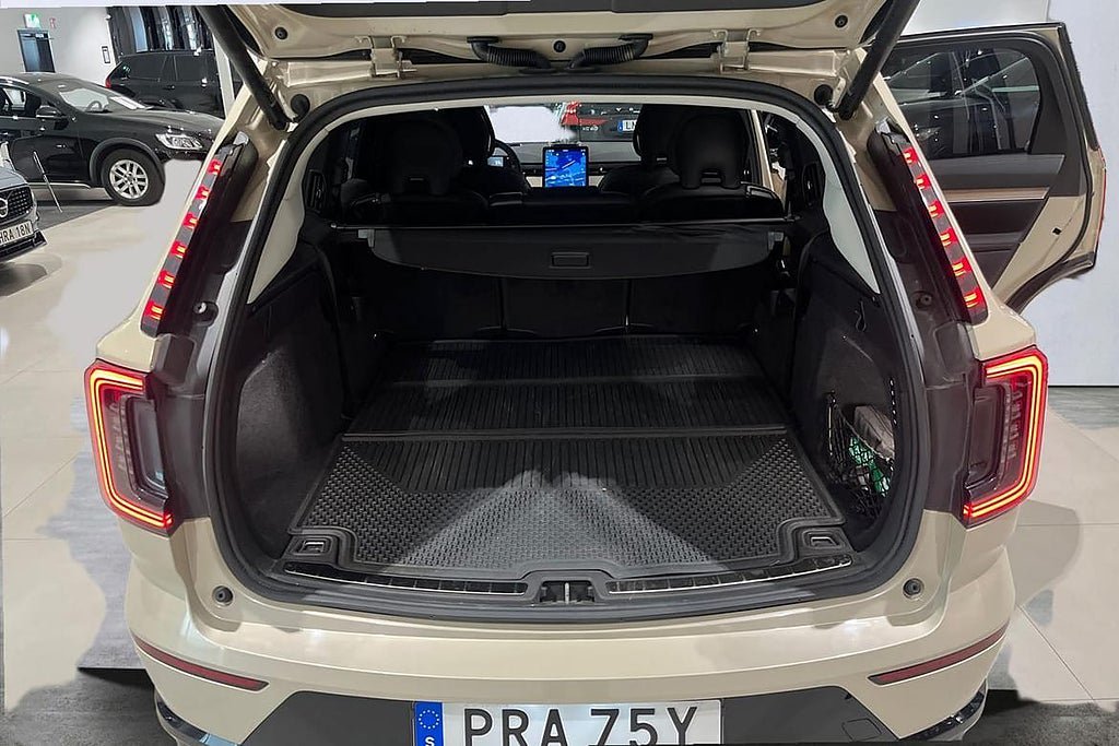 Vehicle Image 9